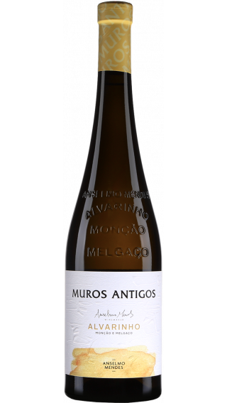 Bottle of Anselmo Mendes Muros Antigos Alvarinho 2019 wine 750 ml